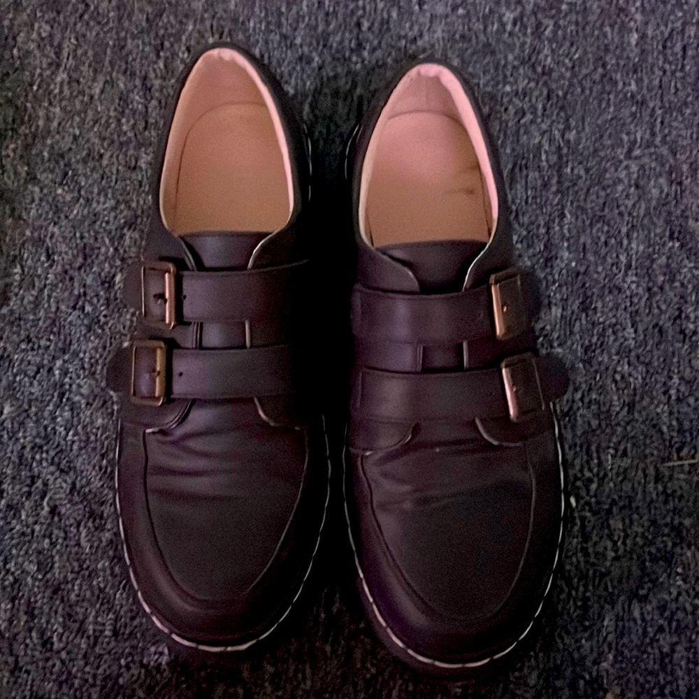 Chunky loafers with velcro straps